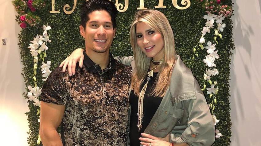 Esposa de Chyno Miranda tiene fe en que el cantante se recuperará: ‘El amor todo lo puede, todo lo gana’