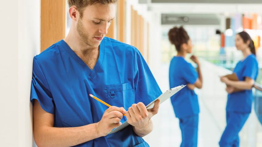 Estudiantes de Medicina luchan contra el discrimen