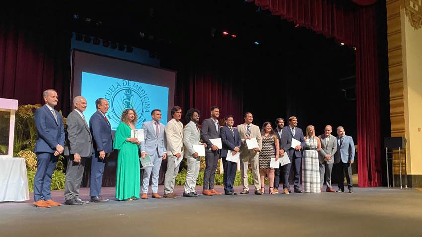 Escuela de Medicina de la Universidad de Puerto Rico gradúa a 133 médicos residentes