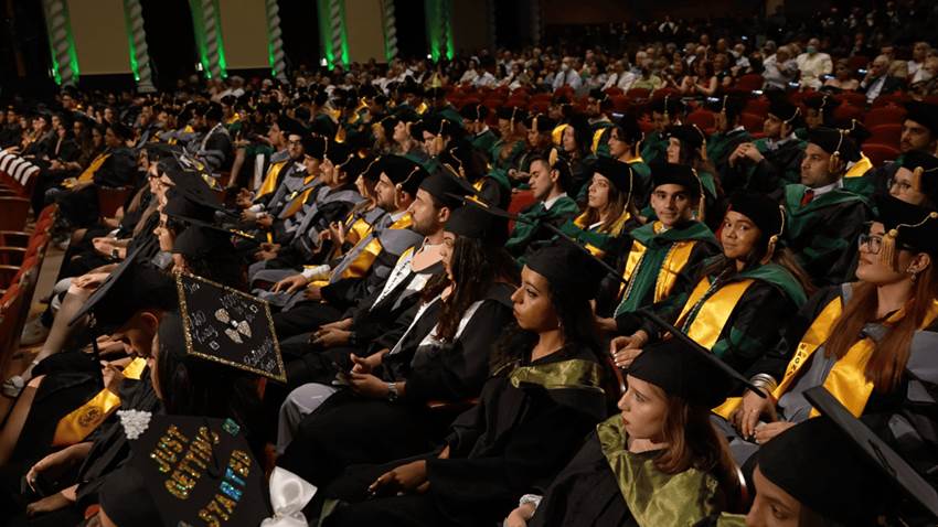 Más de la mitad de los nuevos médicos graduados de la UCC se quedarán en Puerto Rico