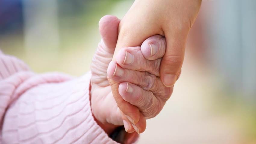 Ciencias Médicas se une a cuidadores y pacientes con alzhéimer para abordar avances y nuevas prácticas