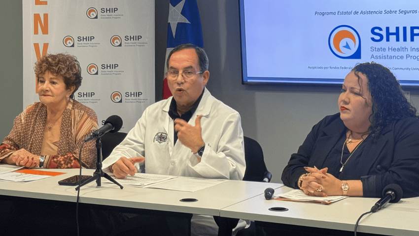 Orientación a beneficiarios de Medicare: Periodo abierto de inscripción y cambio en marcha