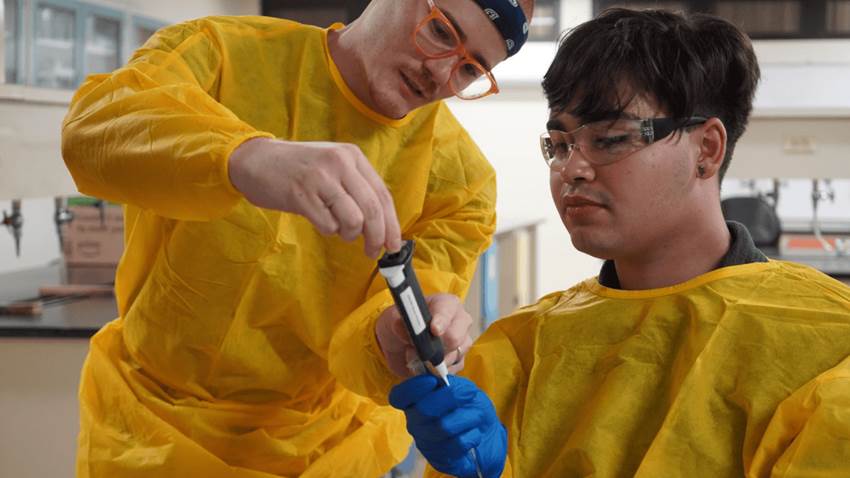 PHSU promueve educación científica en Escuela Superior a través del campamento Ciencia en tus Manos