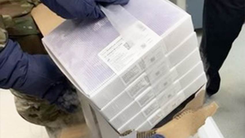 Primer cargamento de vacunas contra el COVID-19 llegan a Puerto Rico