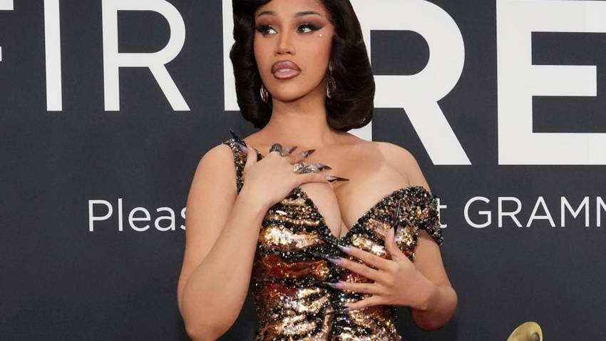 Cardi B pelea en redes sociales con el Departamento de Seguridad Nacional por el ICE