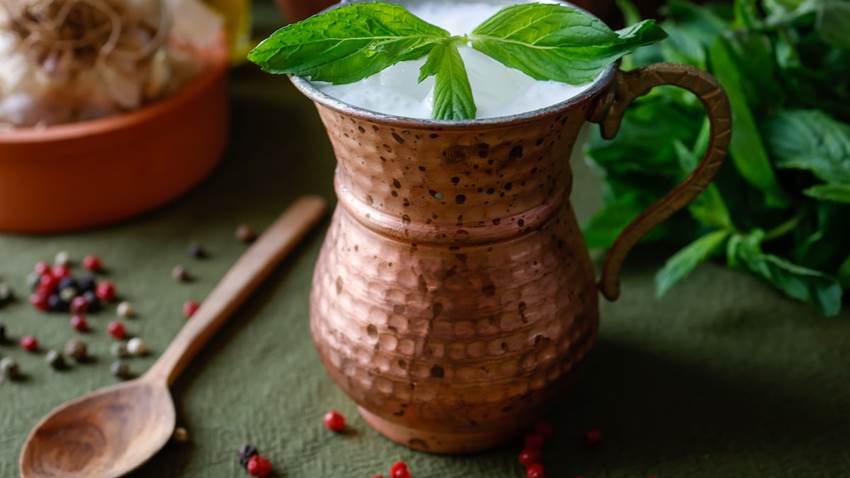 Yogur, agua y sal, el remedio turco contra el calor y fácil de preparar que triunfa en TikTok