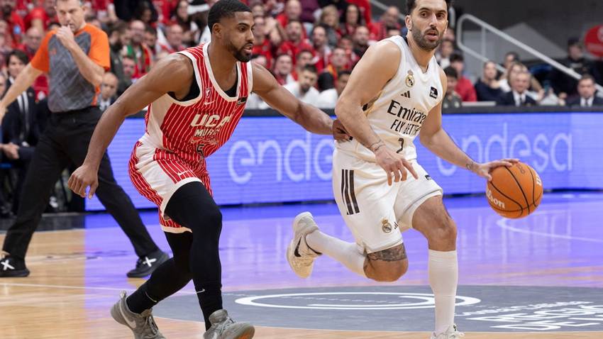 El Real Madrid gana en Murcia y termina 2025 en lo más alto de la tabla de la ACB