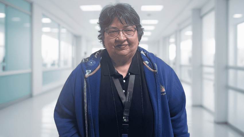 Pediatras deben indagar en la vida social de los niños, no solo en síntomas físicos: Dra. Laras