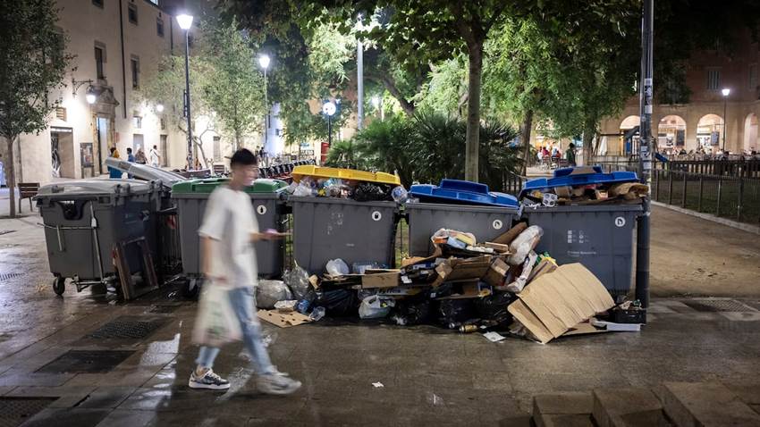 Casi 300 multas diarias en Barcelona por el plan estrella de Collboni de ‘poner orden’ en la ciudad