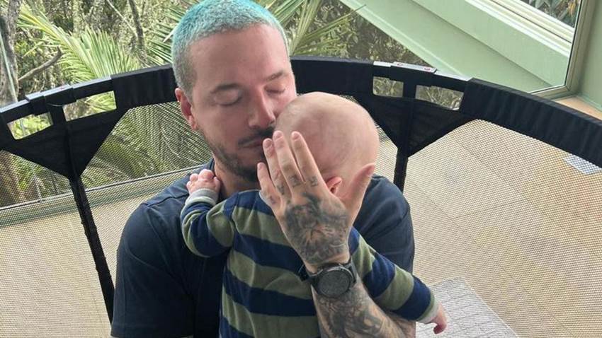 ¡Tiene ojos verdes! J Balvin se anima a presumir el rostro de su hijo por primera vez