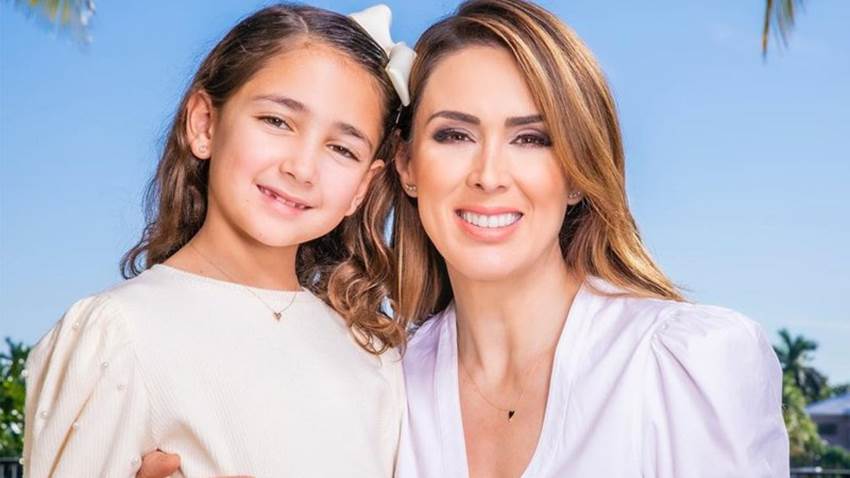 Hija de Jacky Bracamontes conmueve con un mensaje para su hermanito en el Día de los Muertos