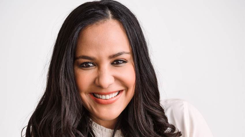 Conoce a Jane Santos: La dominicana que usa su voz para narrar el audiolibro de Kamala Harris
