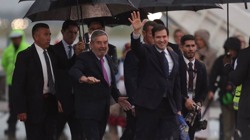 Marco Rubio aterriza en México para abordar la disputada cooperación con EE UU en seguridad
