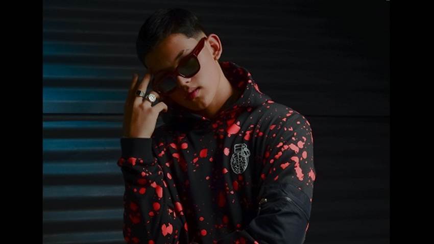 Keneth cierra el 2021 “Deseándote”