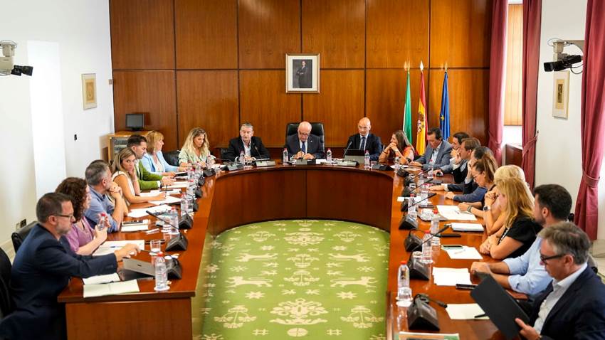 El PP andaluz impide que el Gobierno de Moreno dé explicaciones en el Parlamento sobre los incendios forestales y el de la Mezquita