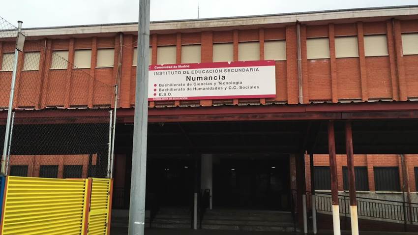 De Vallecas a la playa: un instituto recibe donaciones para financiar su viaje de fin de curso después de más una década sin poder hacerlo