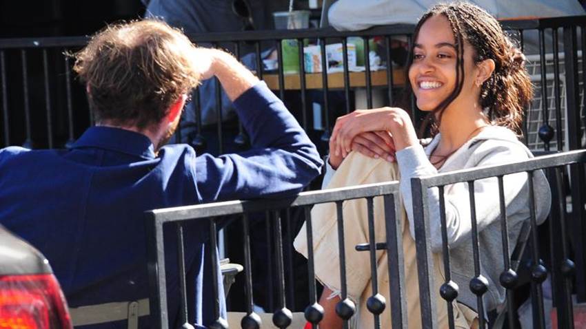 Malia Obama es captada tomando café con un amigo en Hollywood