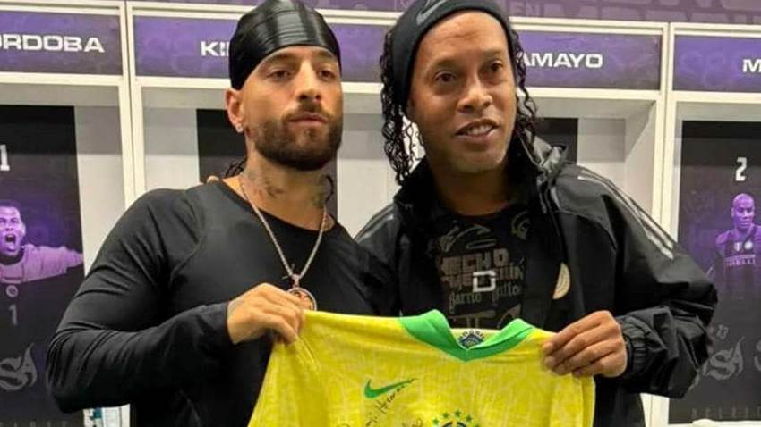 Así fue el gran encuentro entre Maluma y Ronaldinho