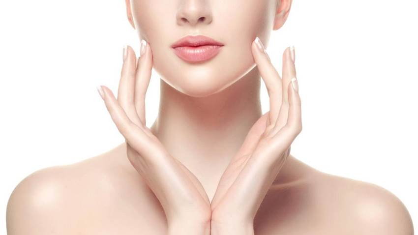 ¿Has probado hacerte un auto masaje facial? Tienes que probarlo