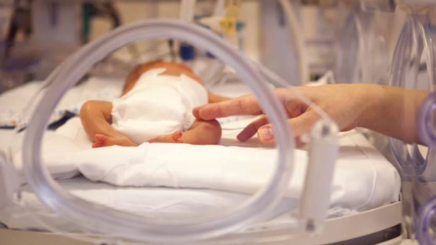 Exitosa recuperación de paciente neonatal con COVID-19 en hospital puertorriqueño