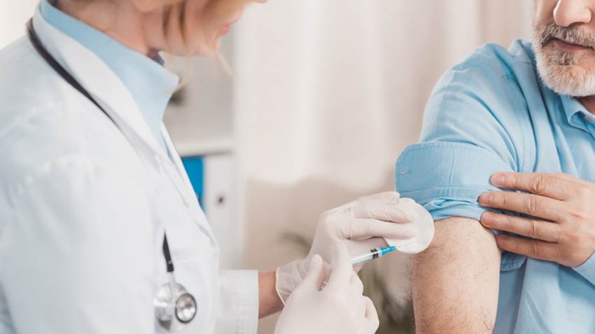 Autoridades Sanitarias británicas consideran que las personas alérgicas deben evitar vacunarse contra el COVID-19