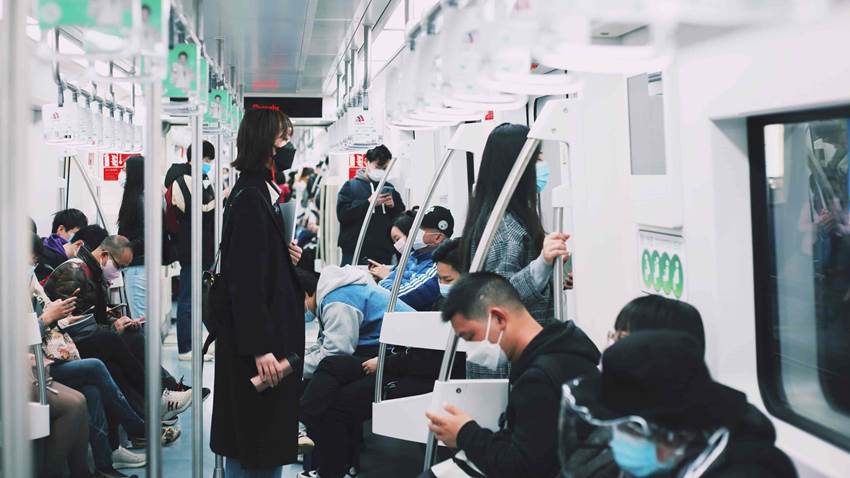 Directivo de Pfizer pronostica el fin de la pandemia para el año 2024