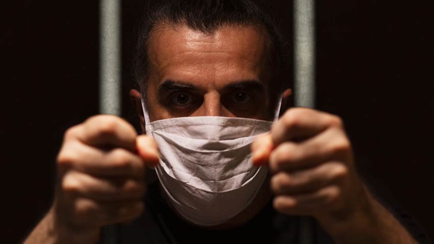 Familiares de confinados piden que se investigue el brote de COVID-19 en cárcel de Bayamón