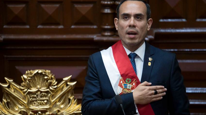 Reuniones clandestinas con un empresario chino: el presidente de Perú enfrenta su primer escándalo a los 100 días de Gobierno