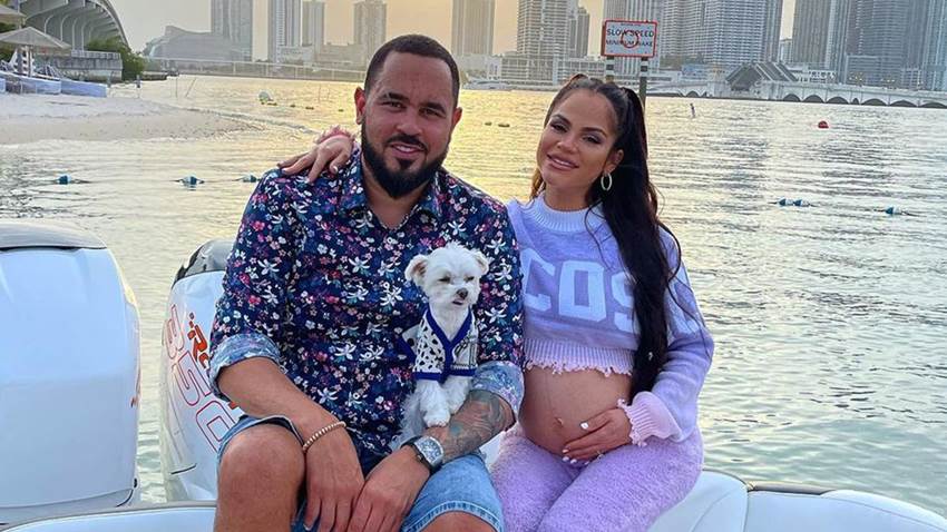 Natti Natasha y Raphy Pina piden ayuda a sus fans para el nombre de su hija