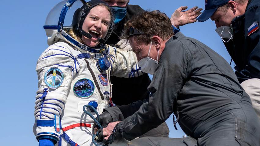 Astronautas de Estados Unidos y Rusia regresan a la Tierra desde Estación Espacial