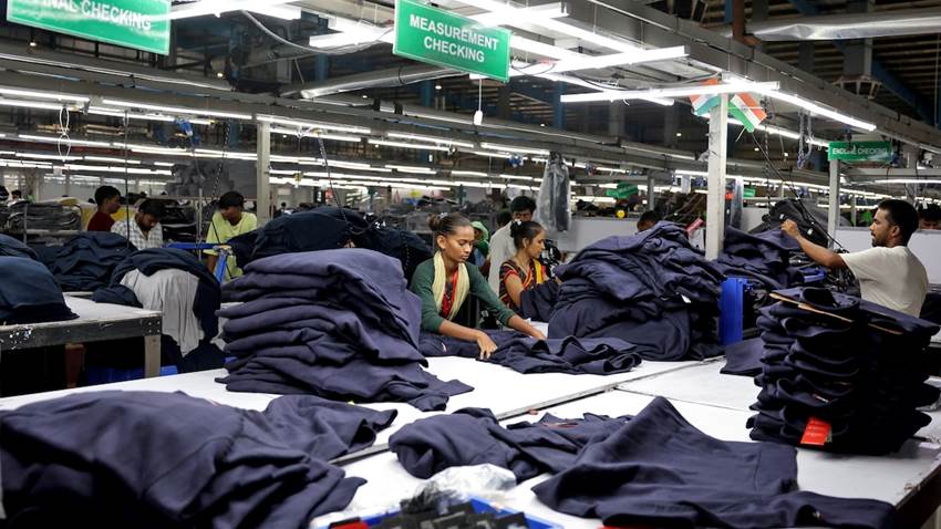 EE UU dobla los aranceles a India por comprar petróleo ruso