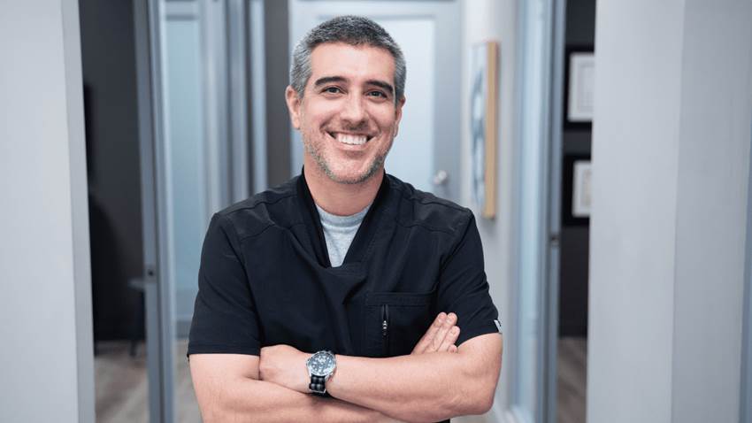 Pacientes con colitis pueden vivir vidas plenas y satisfactorias, según Dr. Morales