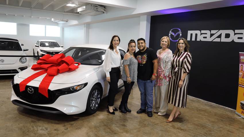 Entregan premio del sorteo Sobran las razones de VOCES