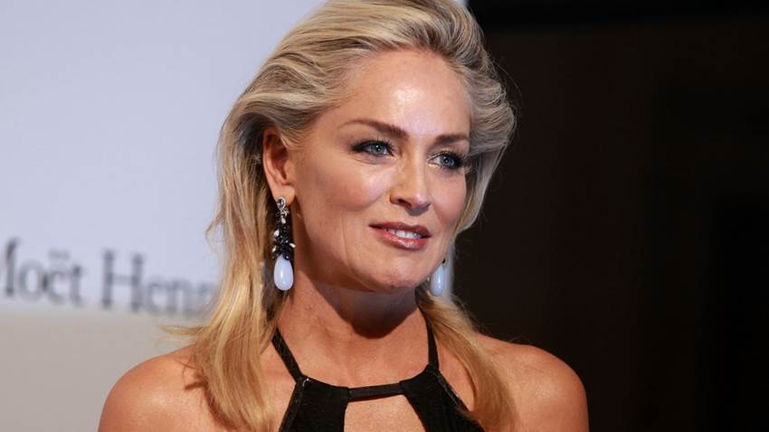 Sharon Stone: su cirujano aumentó el tamaño de su busto sin su consentimiento