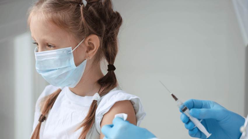 Panel de CDC apoya proceso de inmunización en menores de 5 a 11 años de edad