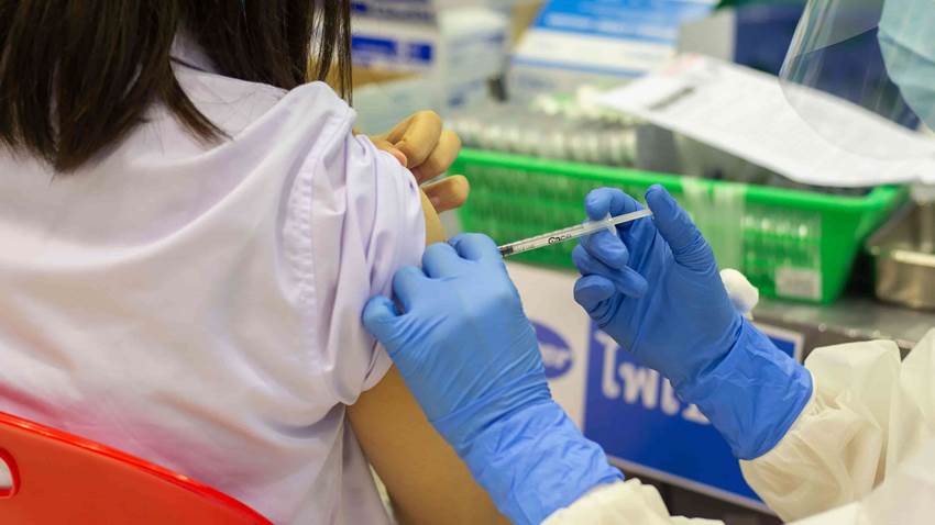 La vacuna de Pfizer contra el Covid es 100% efectiva en adolescentes, según estudio