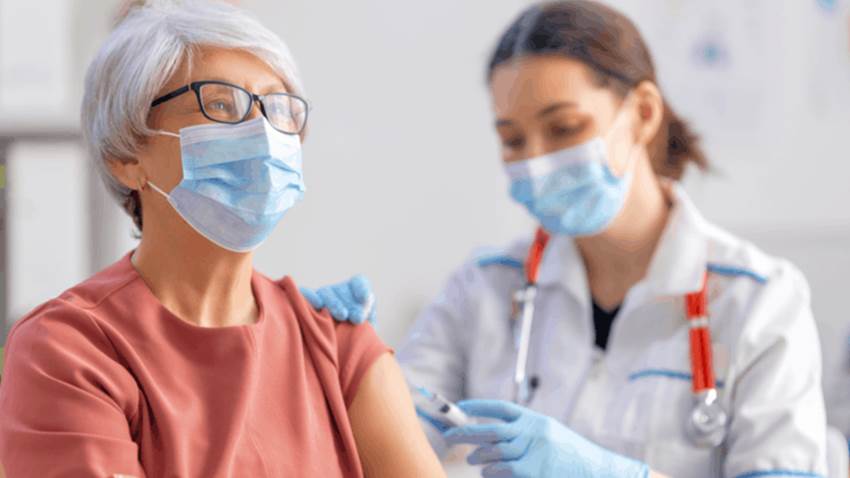 Estudio revela que el 99% de los ancianos desarrolla anticuerpos tras la segunda dosis de Pfizer