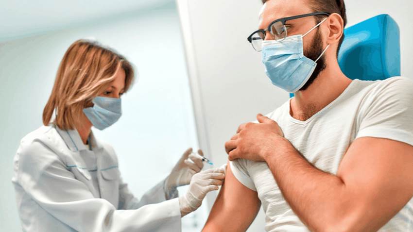 Personas con ingresos superiores a $60.000 han tenido mayor oportunidad de ser vacunados reveló estudio