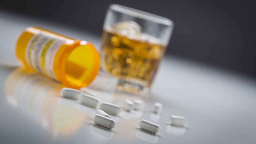 Qué medicinas no debes mezclar con alcohol