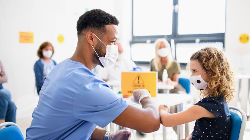 Se inicia pruebas para vacunas contra COVID-19 en niños