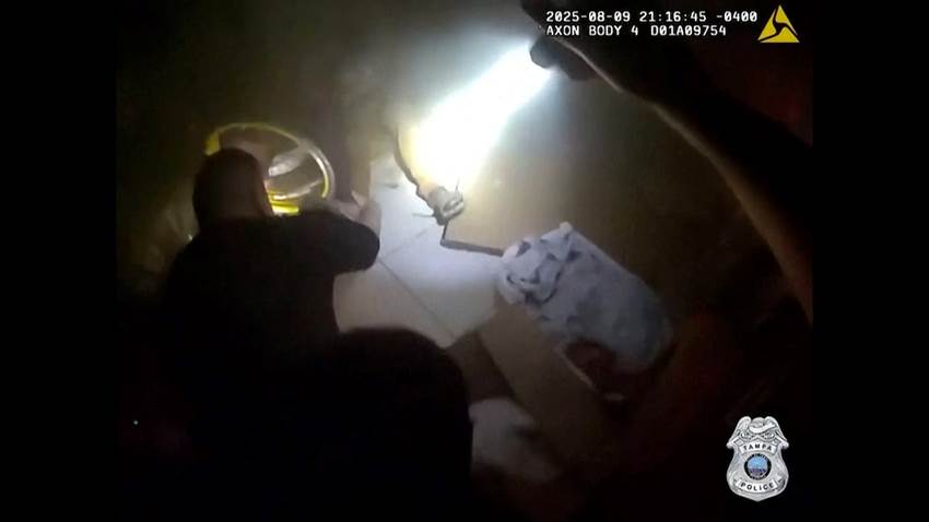Policías de Tampa logran rescatar a un hombre de una casa en llamas