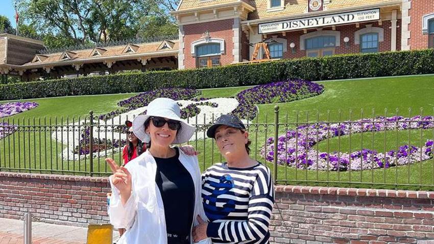 Stephanie Salas y Sylvia Pasquel se divierten como niñas en el lugar más feliz del mundo