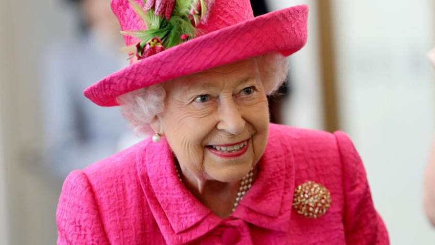 La reina Isabel II da positivo a COVID-19