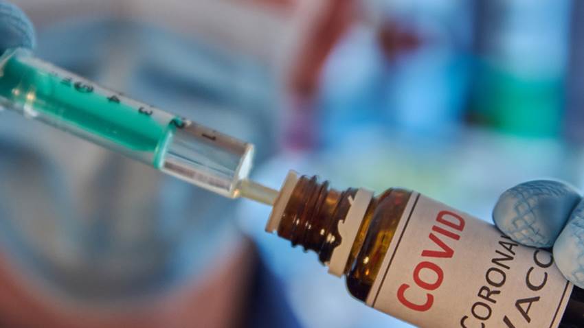 Universidad de Oxford y AstraZeneca sostienen equivocación en la efectividad de su vacuna por variante de dosis