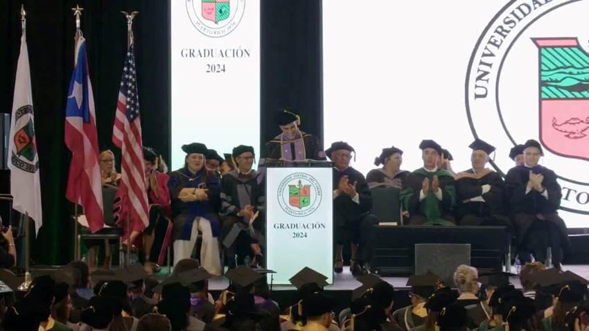 162 graduados celebran la 53.ª ceremonia de la Universidad Central del Caribe con logros destacados