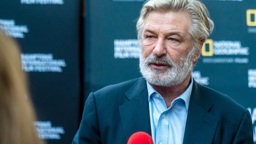 Celebridades reaccionan a la tragedia en el set de la película de Alec Baldwin