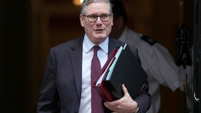Starmer afronta una crisis interna tras revelarse que nombró embajador a Mandelson pese a las advertencias de su relación con Epstein