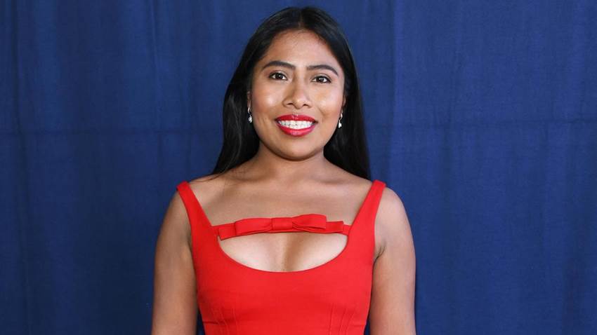 Yalitza Aparicio se luce como conductora en los Globos de Oro 2021