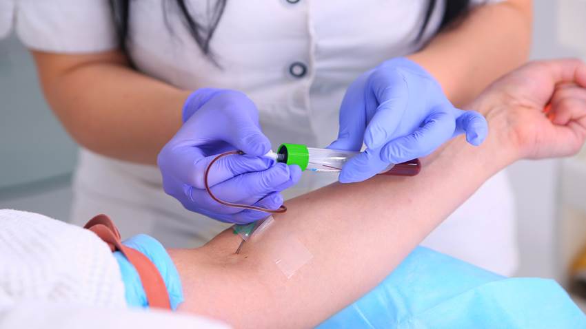 Análisis de sangre para diagnosticar una enfermedad cardiaca