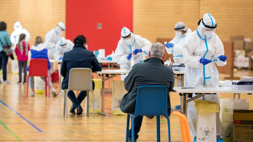Necesario aumentar el número de vacunados en la Isla debido al repunte de COVID19 en islas vecinas